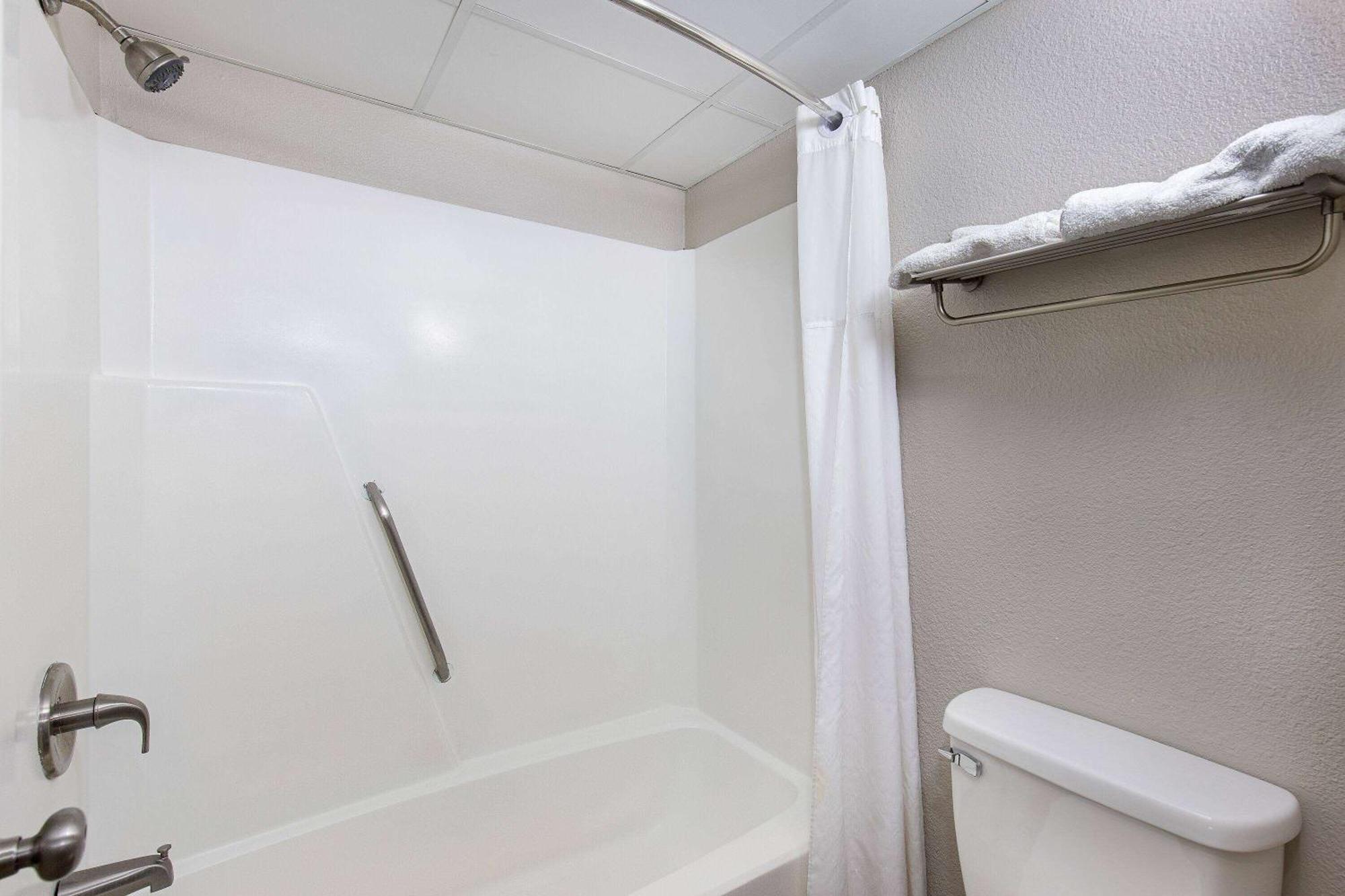 Days Inn By Wyndham Knoxville North Powell Esterno foto