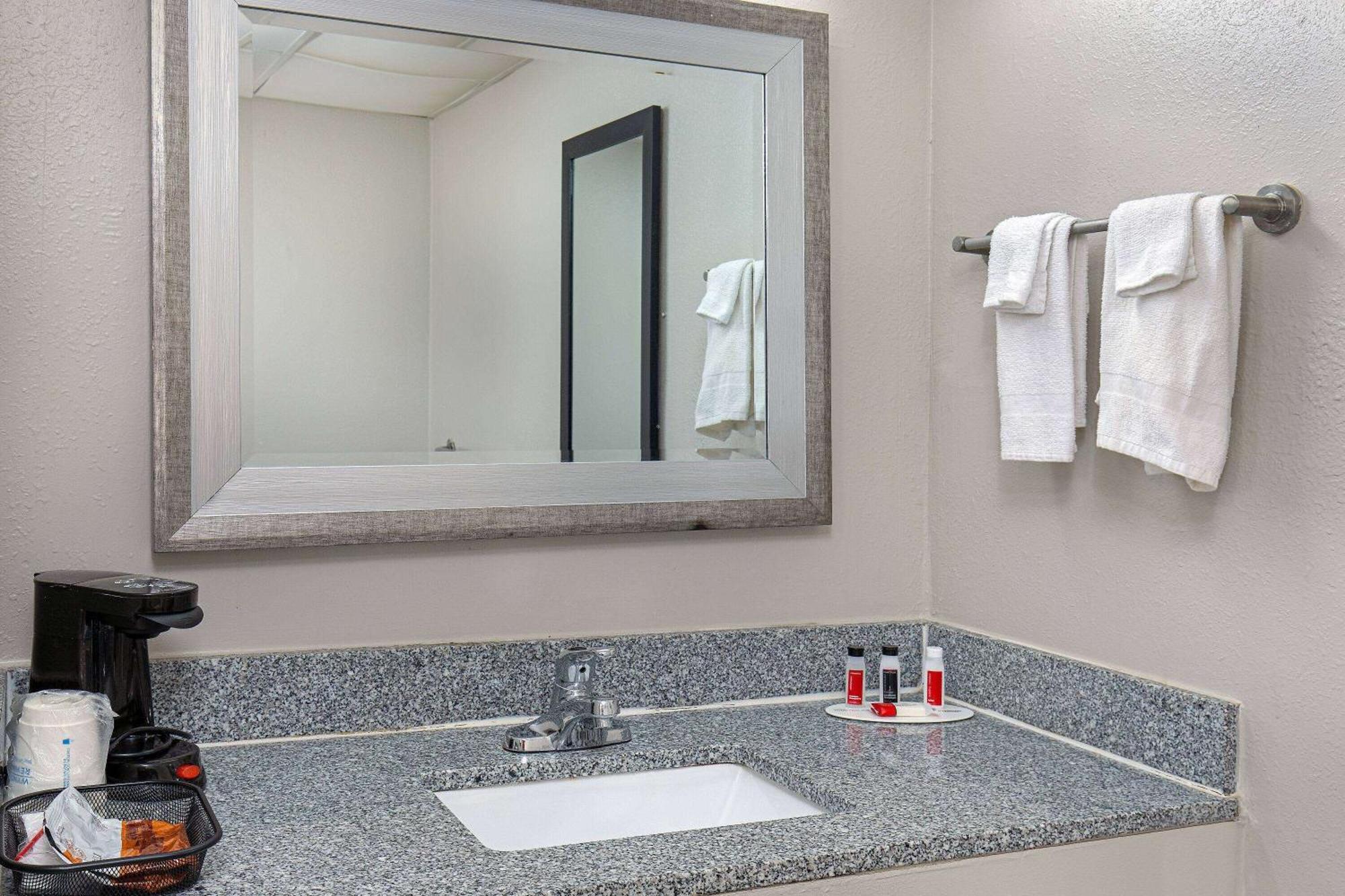 Days Inn By Wyndham Knoxville North Powell Esterno foto