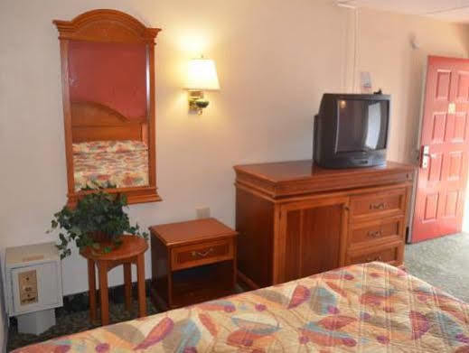 Days Inn By Wyndham Knoxville North Powell Esterno foto