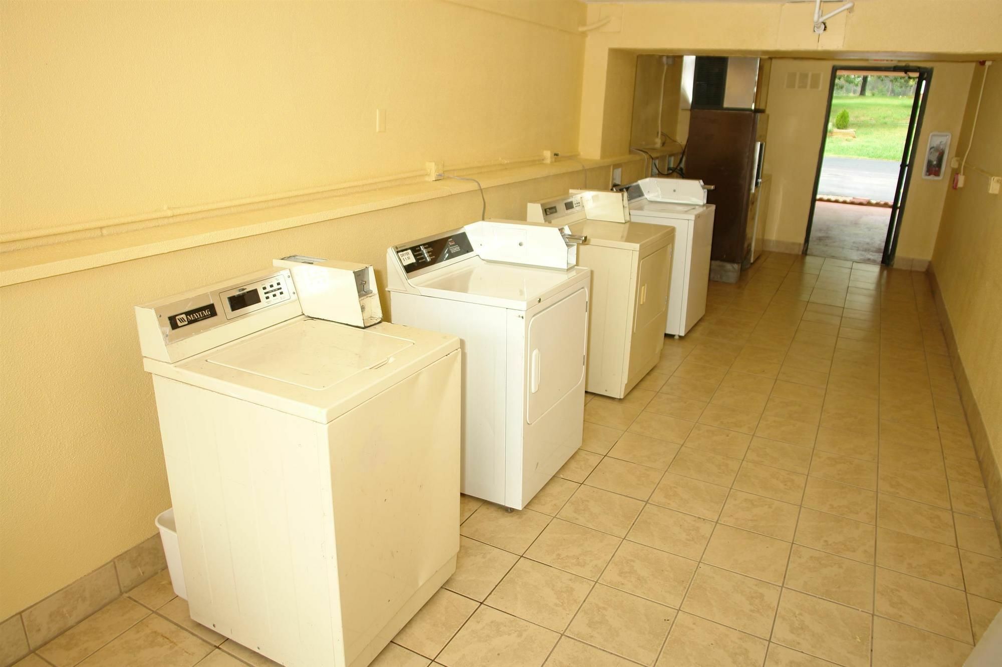 Days Inn By Wyndham Knoxville North Powell Esterno foto